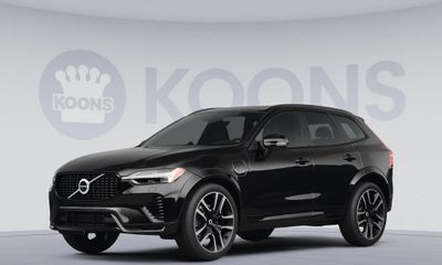 2024 Volvo XC60 Plus Dark