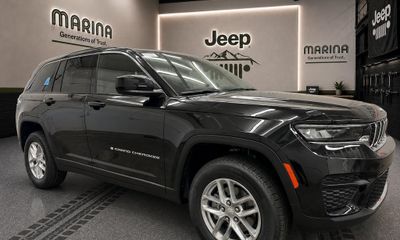 2026 Jeep Grand Cherokee Base Laredo