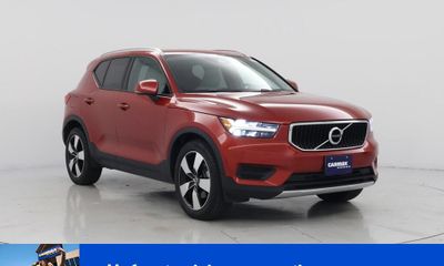 2020 Volvo XC40 Momentum