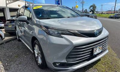 2022 Toyota Sienna XLE Woodland Edition