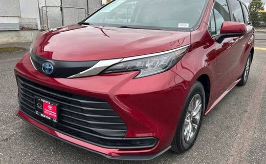 2024 Toyota Sienna LE