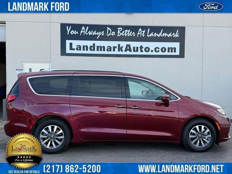 2021 Chrysler Pacifica — a typically priced live listing