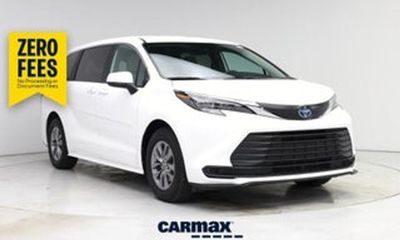 2025 Toyota Sienna LE