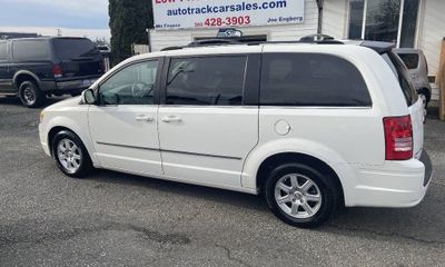 2010 Chrysler Town AND Country RT