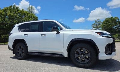 2026 Lexus LX 700H Overtrail