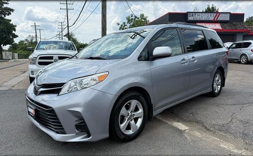 2018 Toyota Sienna LE