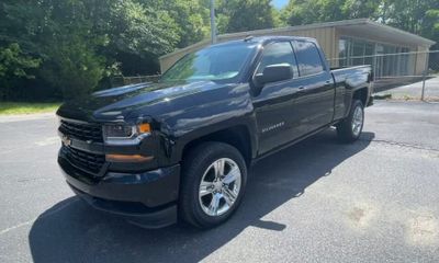 2019 Chevrolet Silverado LD Custom