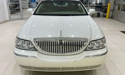 2006 Lincoln Town CAR Signature Limited