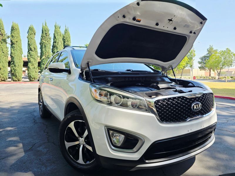 2017 Kia Sorento — a typically priced live listing
