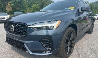 2025 Volvo XC60 Plus Dark