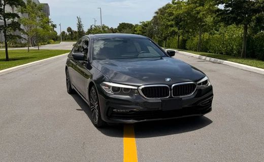 2018 BMW 530E