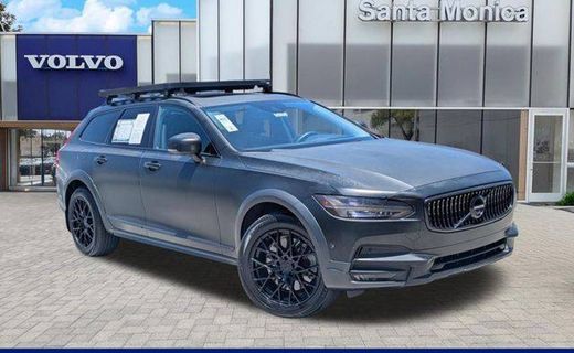 2018 Volvo V90CC Momentum
