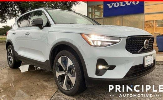 2026 Volvo XC40 Plus Dark