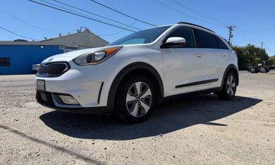 2017 Kia Niro Touring Tech