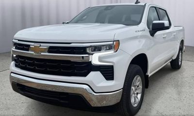 2023 Chevrolet Silverado LT