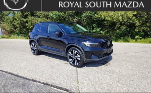 2025 Volvo XC40 Plus Dark