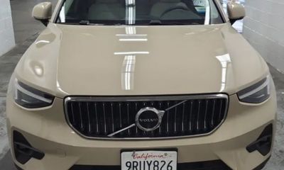 2025 Volvo XC40 Ultra Bright