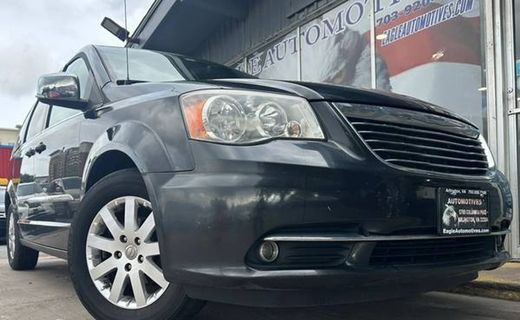 2011 Chrysler Town AND Country RT