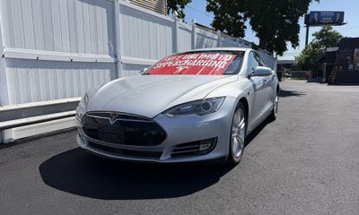 2015 Tesla Model S 70D