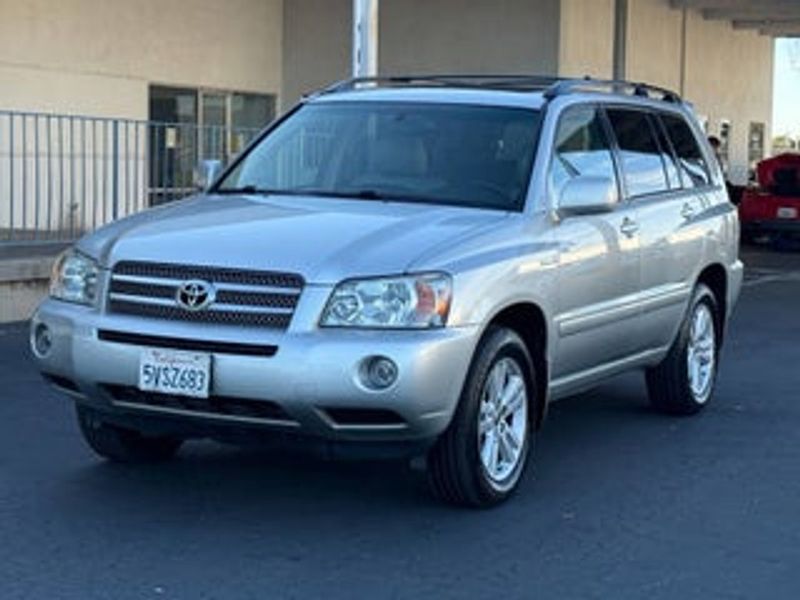 2006 Toyota Highlander — a typically priced live listing