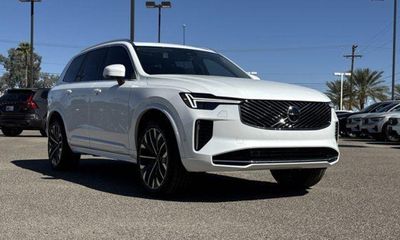 2025 Volvo XC90 Plus