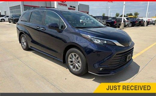 2025 Toyota Sienna XLE