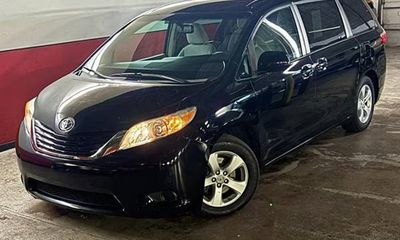 2015 Toyota Sienna LE