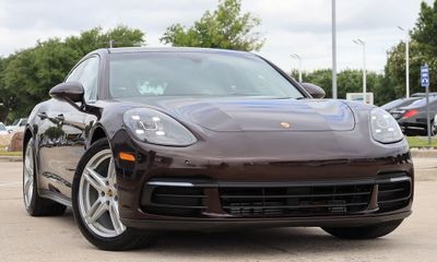 2018 Porsche Panamera Base 4