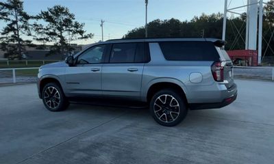 2023 Chevrolet Suburban RST