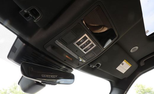 2026 Land Rover Discovery P360 Dynamic SE