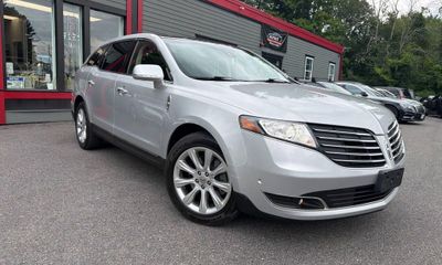 2018 Lincoln MKT Base