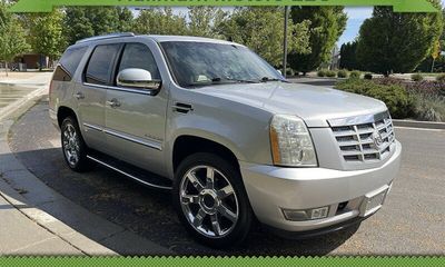 2010 Cadillac Escalade Luxury