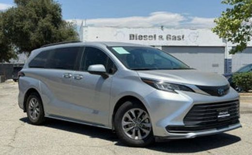 2022 Toyota Sienna LE