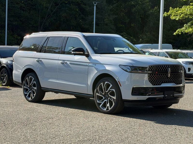 2026 Lincoln Navigator — a typically priced live listing