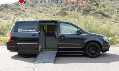 2009 Chrysler Town AND Country Touring Signature
