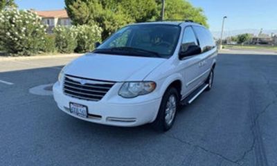 2007 Chrysler Town AND Country Touring
