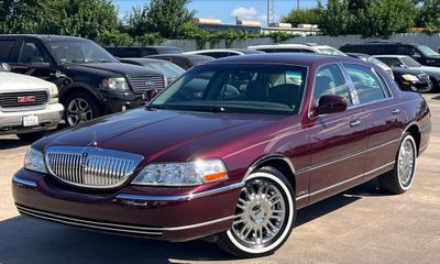 2006 Lincoln Town CAR Signature