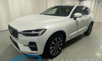 2023 Volvo XC60 Plus Bright