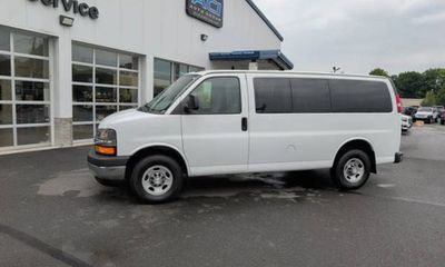 2017 Chevrolet Express Passenger LT