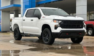 2023 Chevrolet Silverado Trail Boss Custom