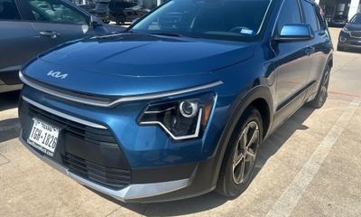 2023 Kia Niro EX