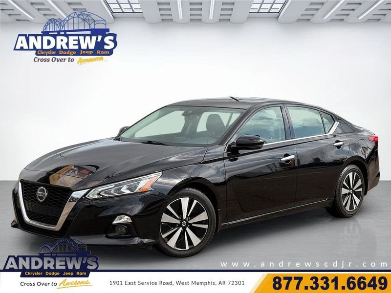2020 Nissan Altima — a typically priced live listing