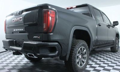 2024 GMC Sierra AT4