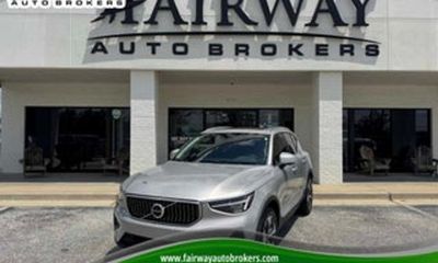 2025 Volvo XC40 Plus Bright