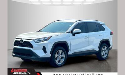 2023 Toyota RAV4 LE
