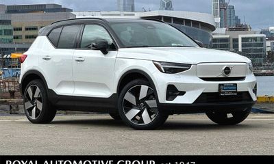 2023 Volvo XC40 Ultimate Dark