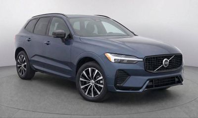 2024 Volvo XC60 Ultimate Dark