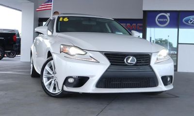 2016 Lexus IS 200T