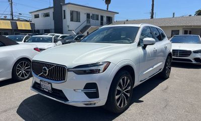 2023 Volvo XC60 Plus Bright