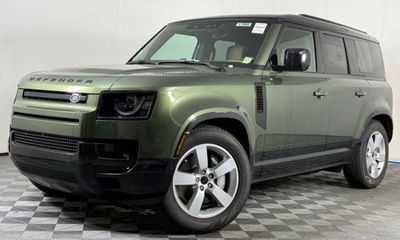 2026 Land Rover Defender 110 SE